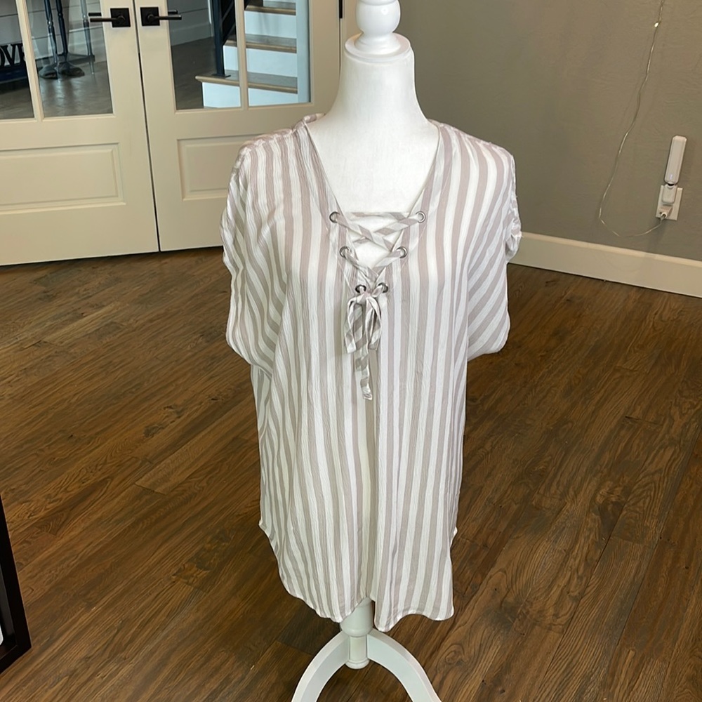 Torrid vertical striped top. Linen material.